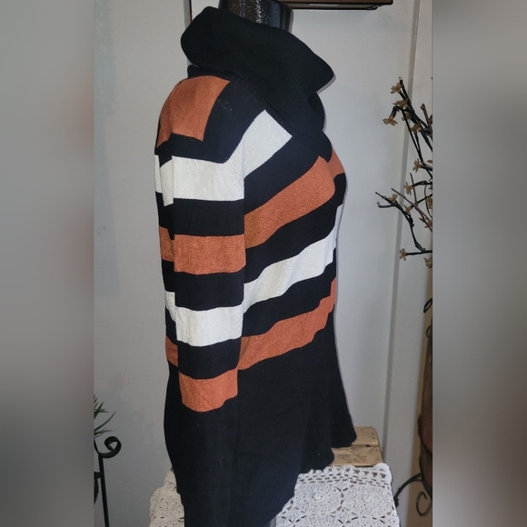 Ilanco Knit Turtleneck Sweater in Orange, Black and White M - Picture 3 of 6
